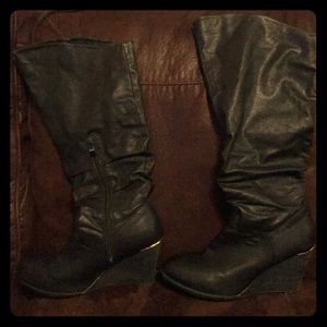 SOLD Black boots
